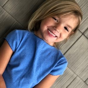 Cute Blue Stretchy Tee! ♡ Size 5 for little girls!